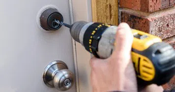Security Locksmith Services Miami, FL 305-744-5730 Security Locksmith Services Miami, FL 305-744-5730 - 13-Key-Broke-In-Lock